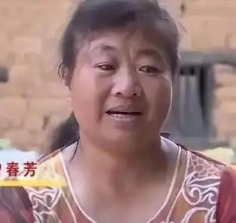 1989年，为了补贴家用，已经订婚的19岁女儿南下打工，从此杳无音讯。谁料，31