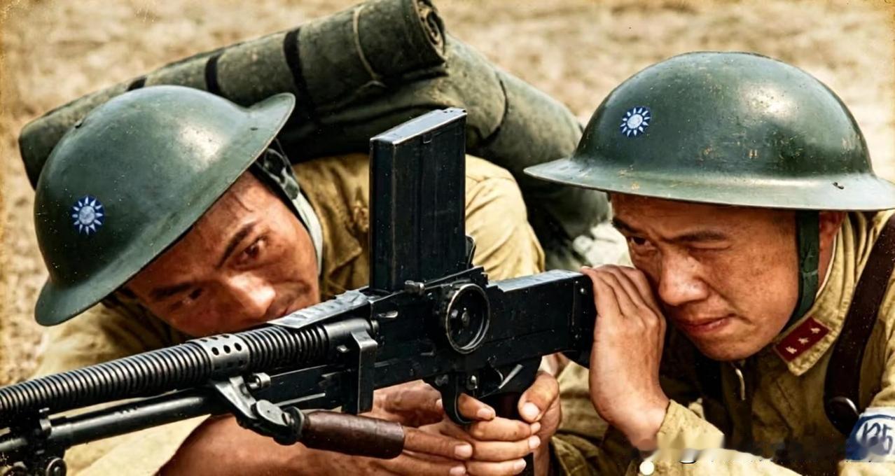 捷克造ZB‑26：撑起中国抗战步兵火力的名枪照片上是两名国军机枪手，头戴英式