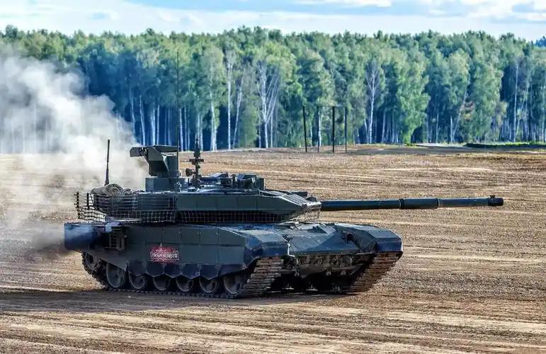 俄军坦克损失超万辆！不是装备不行，真正短板藏在后勤里很多人看战场数据，俄军装