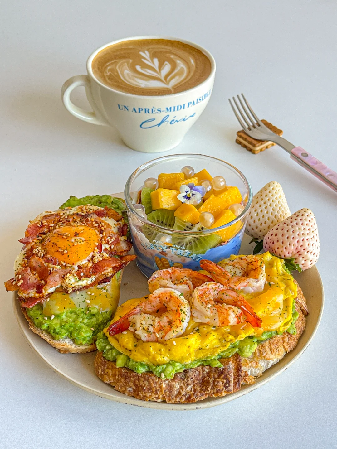 漂亮brunch🍳欧包三明治酸奶杯🥑热拿铁☕️