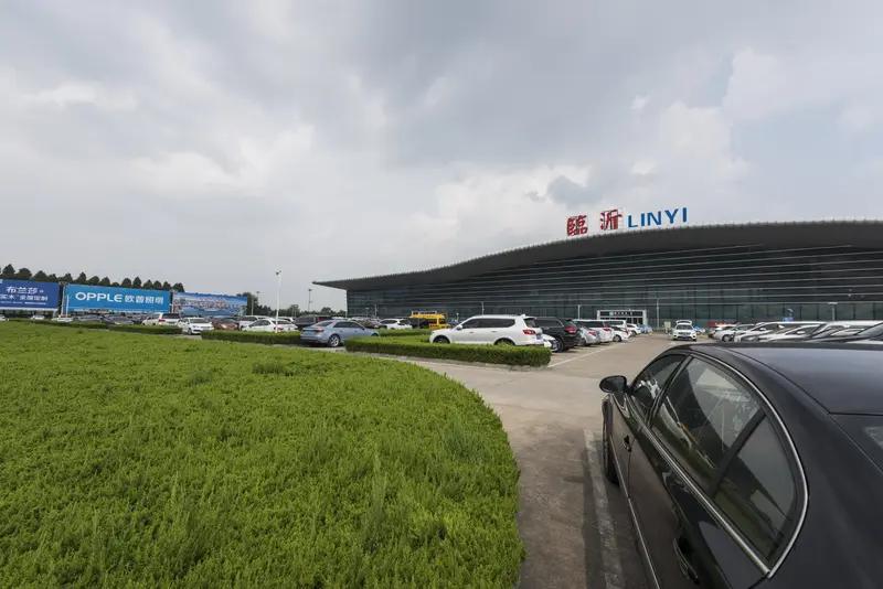 一个朋友坐顺风车从烟台回临沂，一肚子气。说是车主拉了三个人，算车主共四个人。车主