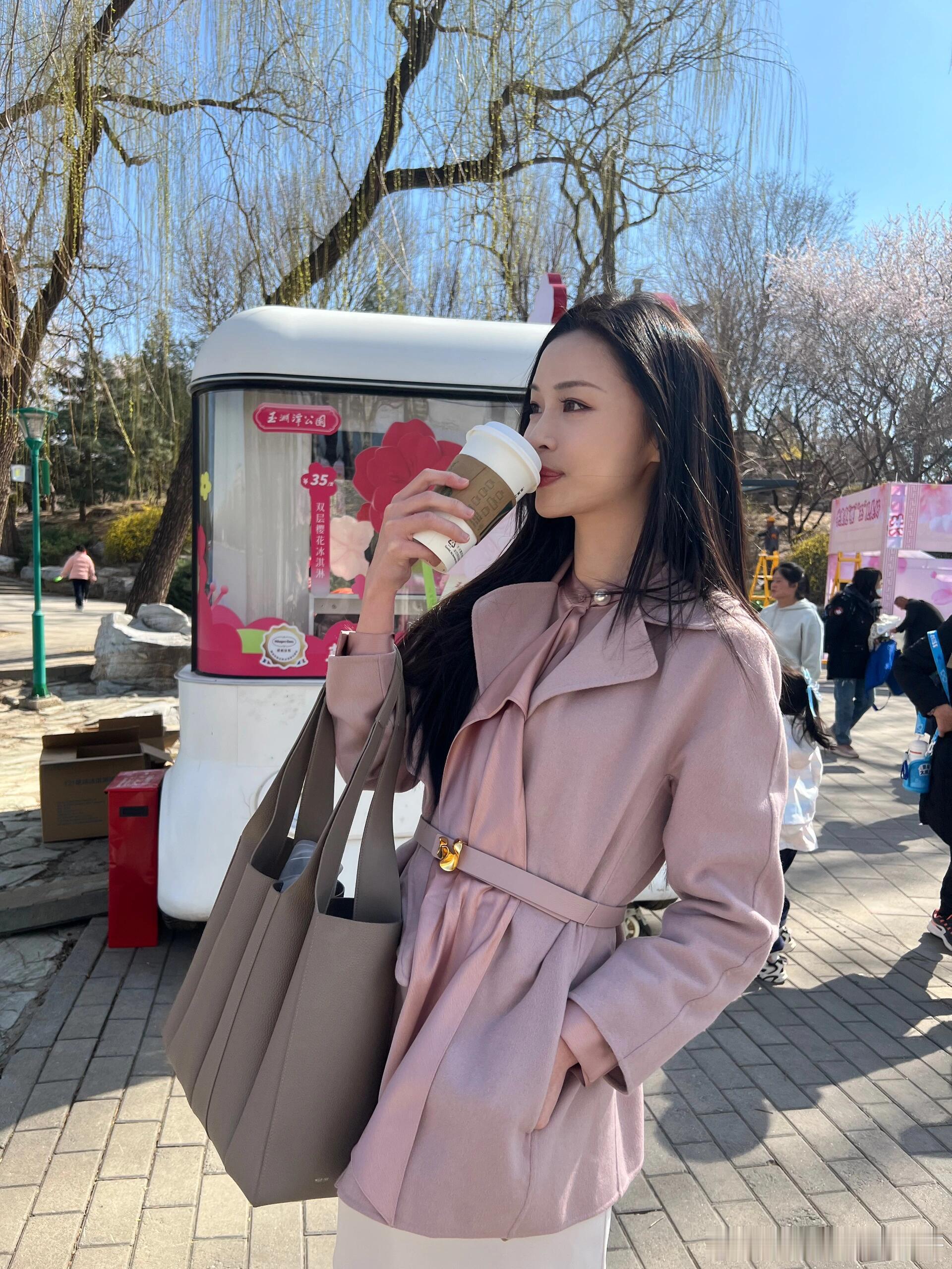 浅色系穿搭的美~