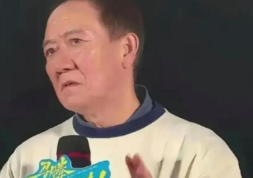 李幼斌表示：我的父母现在都还在世，父亲98岁，母亲95岁，他们现在都住在养老院。