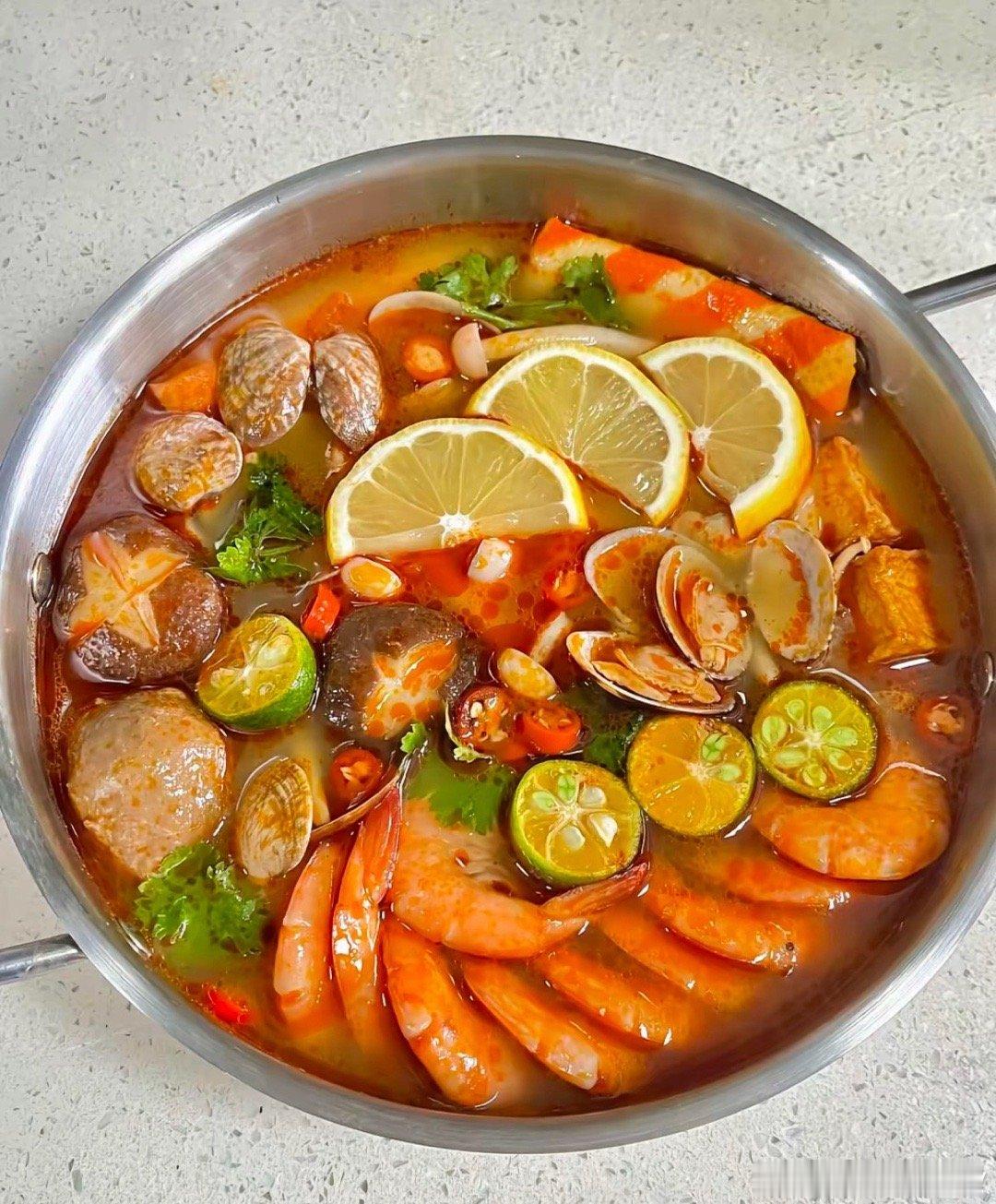 泰式冬阴功家庭版泰式冬阴功做法+避坑指南一、食材（2-3人份）主料鲜虾8-10只