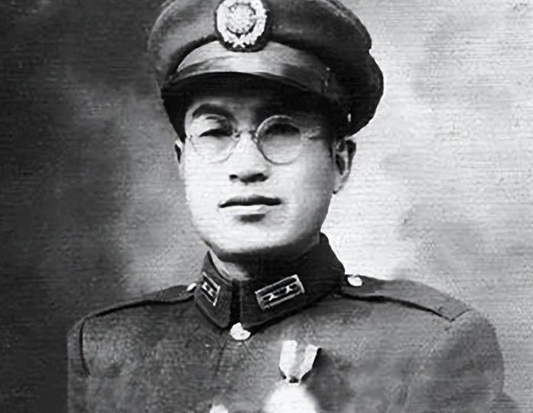 1934年2月的一天，国民党一高级将领在旷野上残忍枪杀500多个手无寸铁的红军战