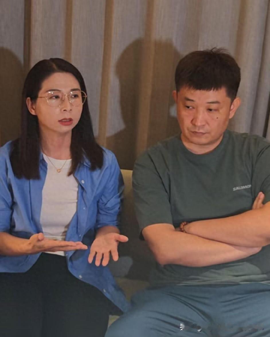 这对夫妻值得大家致敬，尤其是这位女高管的丈夫。在妻子遭遇厄运后，他没放弃妻子，而