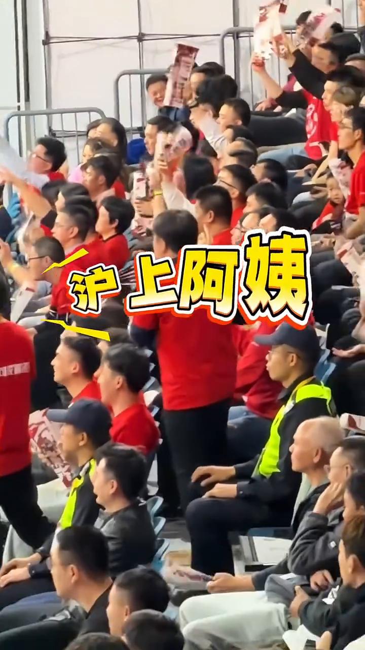 王哲林罚球，客场球迷发出干扰声。沪上阿姨。还真的罚丢了。