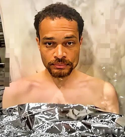 离谱到家！高学历精英闯白宫晚宴行凶，被捕后全身被扒精光华盛顿希尔顿酒店的安