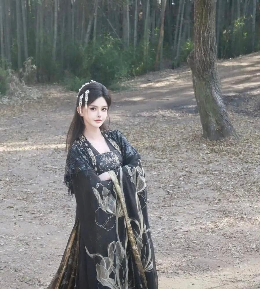 韩安冉公开女儿抚养费数额韩安冉也去演短剧了，这颜值演绝世美人怎么样