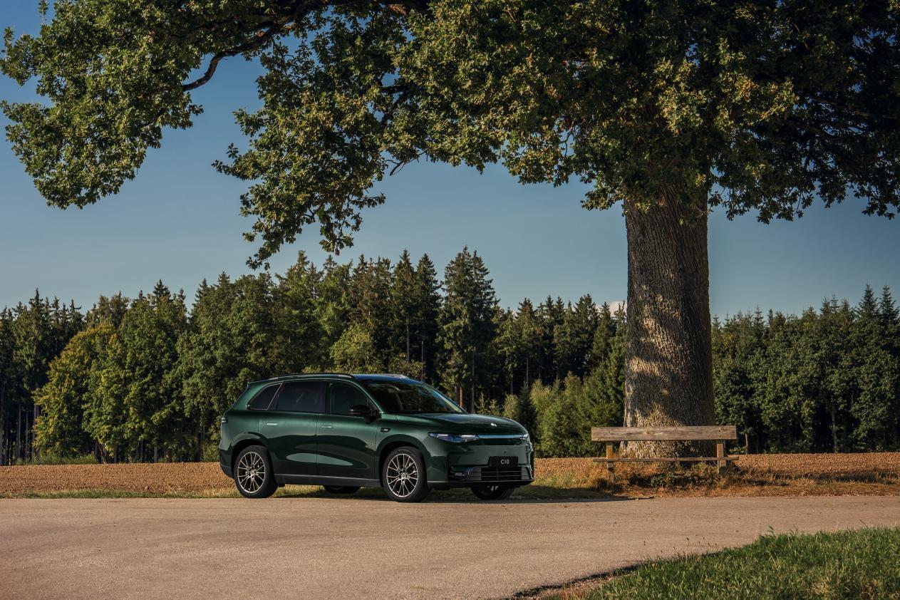 比尚界H5便宜好几万，零跑2026款C10更值得我们考虑吗？凭借可油可电，