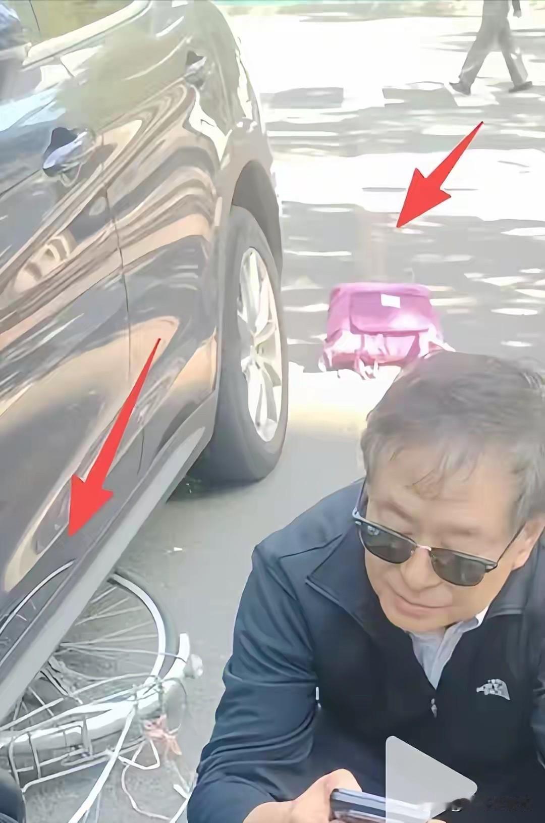 北京发生一起交通剐蹭，这个司机，我是越看越面熟，后来终于想起来了……我看