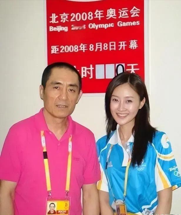 2008年北京奥运闭幕式后，成龙给张艺谋打了个电话：“这个女孩我相中了，
