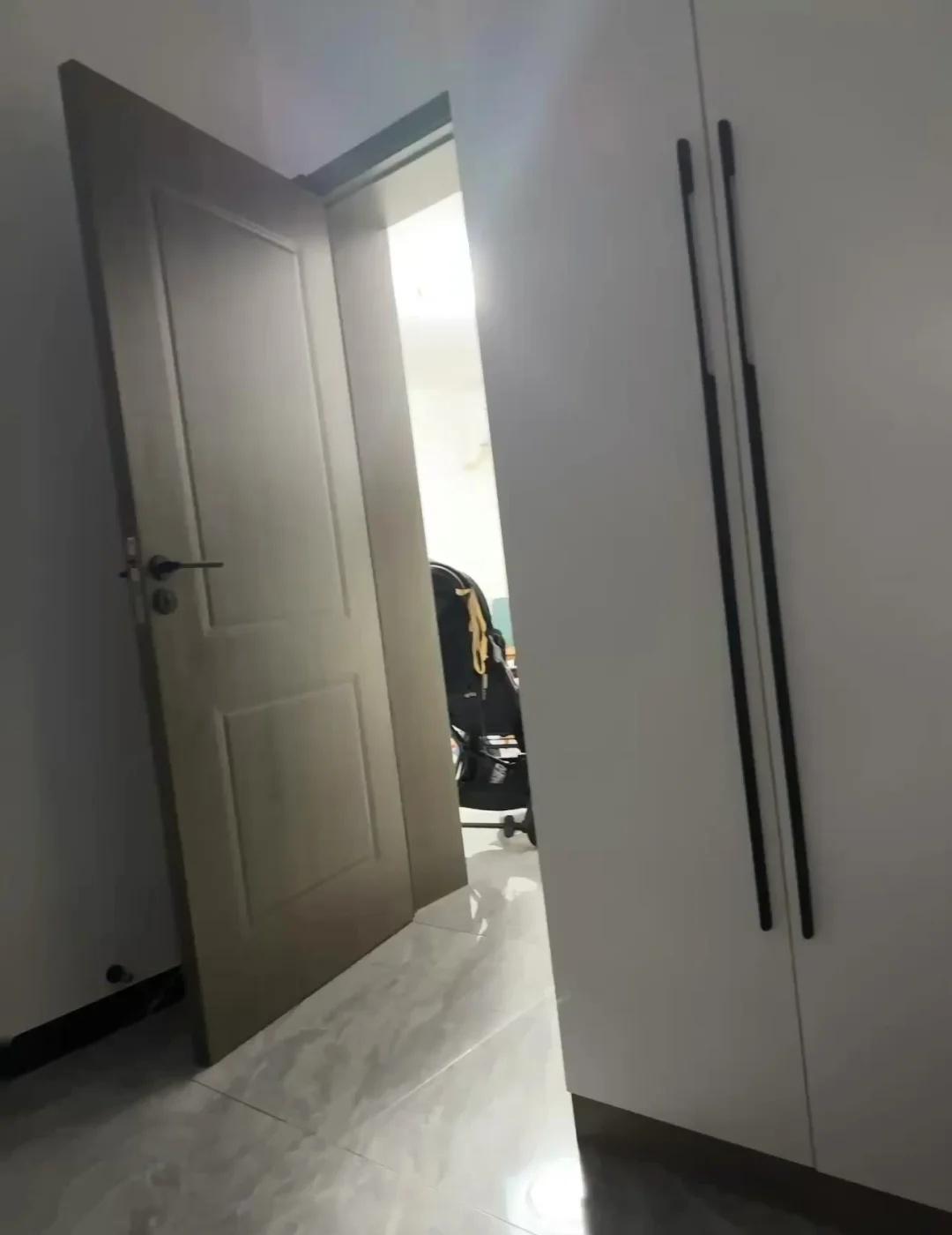 小韩的一个朋友单身了好多年前几天结婚了，然后哥跟我炫耀说：你看还是男的更好结婚。