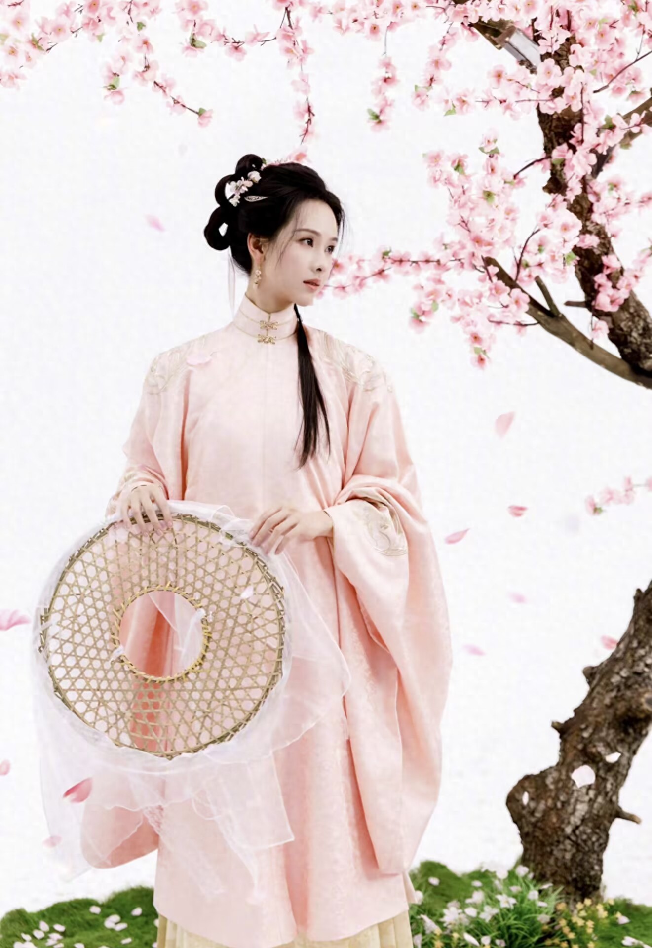 陈都灵古装造型：古风古韵，宛如画中美人！