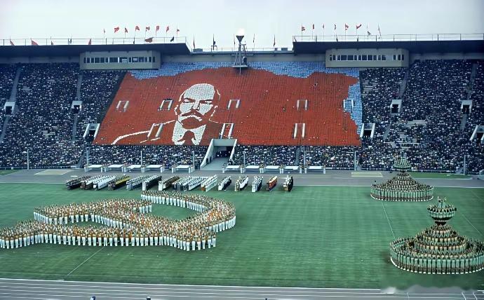 1980年，莫斯科的奥运开幕式。一场登峰造极的“苏式”美学。