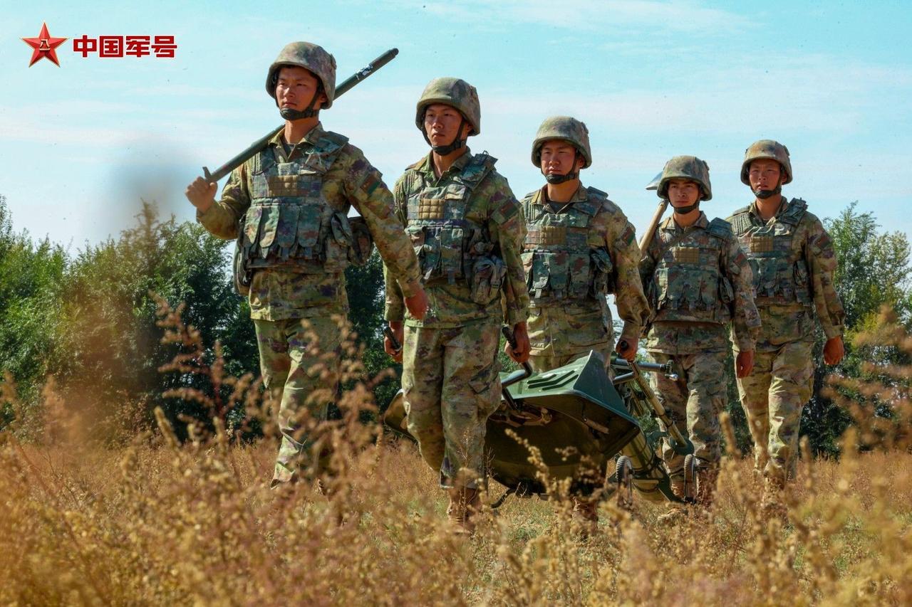 手推车式120迫击炮，猜猜能带几发炮弹？我军的新型超轻型120毫米车载迫击炮