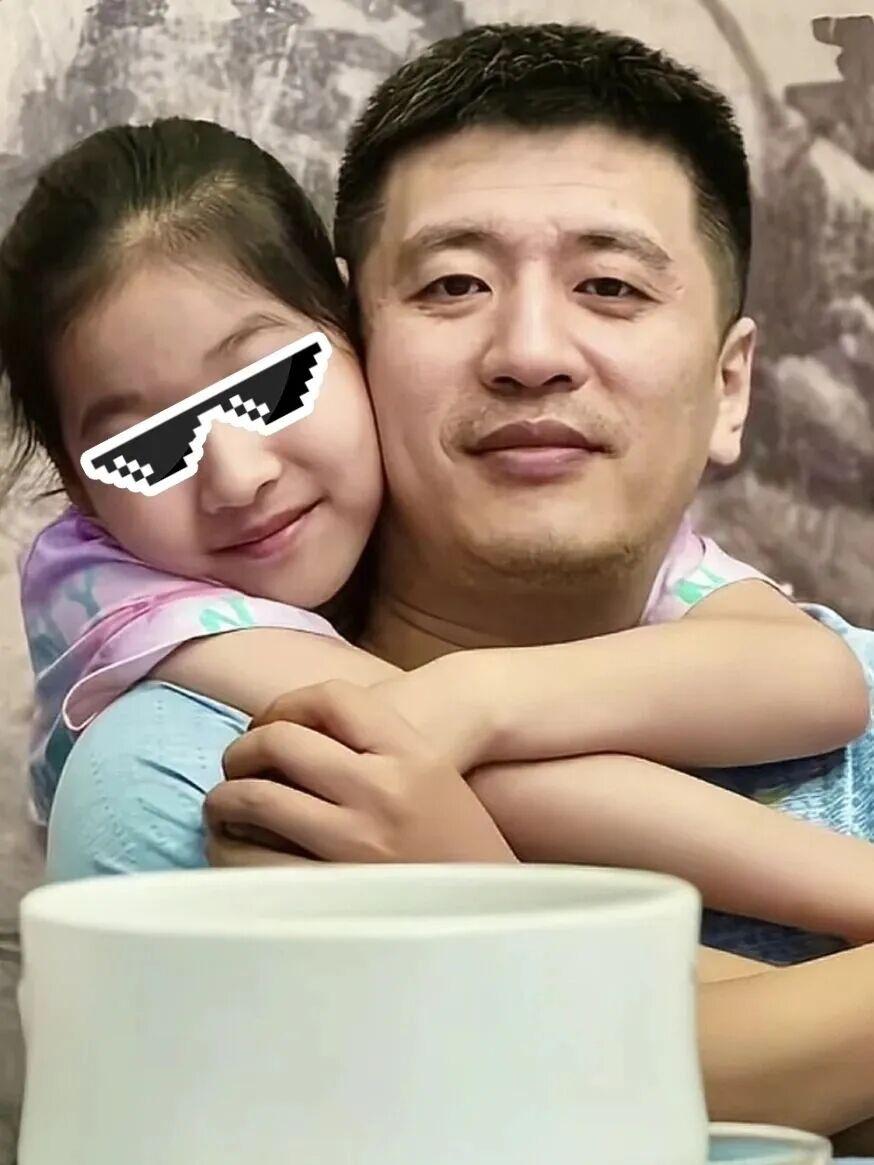 张雪峰股份由11岁女儿接手，让人松了口气！01张雪峰11岁的女儿，当上公