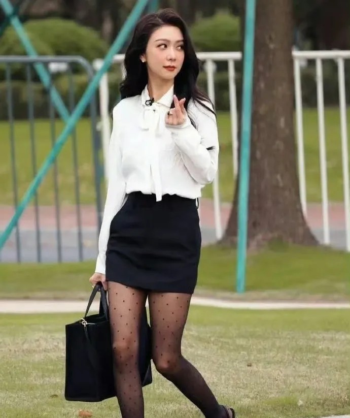 40多岁的薛凯琪真是风韵犹存啊，应该没有男人不喜欢这样的吧​​​