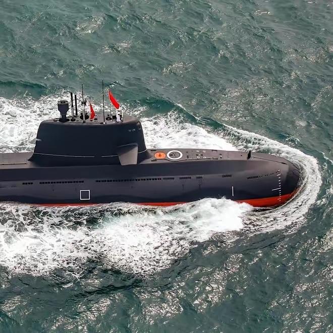 外媒还在死盯着095核潜艇，中国海军直接甩出一个更重磅的消息，直接改写水下作战规