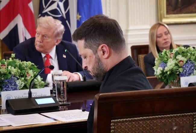 【海湖庄园会晤前夕，泽连斯基向特朗普抛出组合式“大礼包”】12月27日，泽连