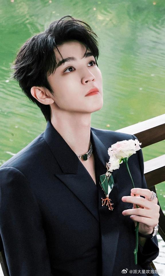 1.《奔跑吧》节目组并不会轻易放走白鹿，这档综艺属于她含金量很高的常驻资源，整