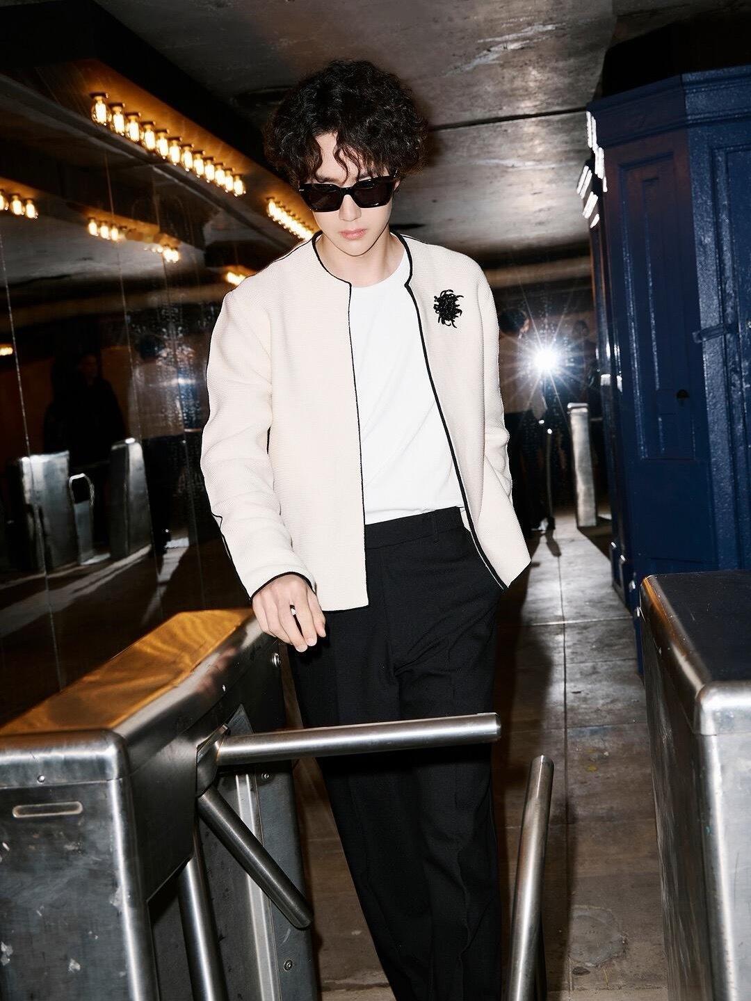 王一博香奈儿ins更新的王一博新图～太帅了吗呀