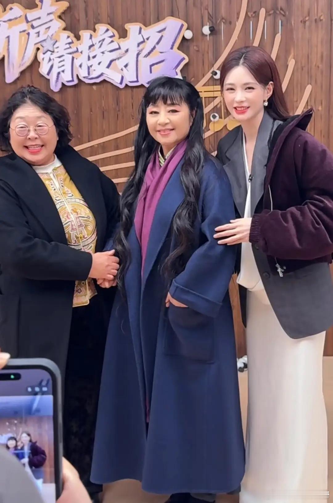 沈梦辰带婆婆追星殷秀梅，涛妈称呼儿媳为小棉袄，婆媳俩略显生疏！