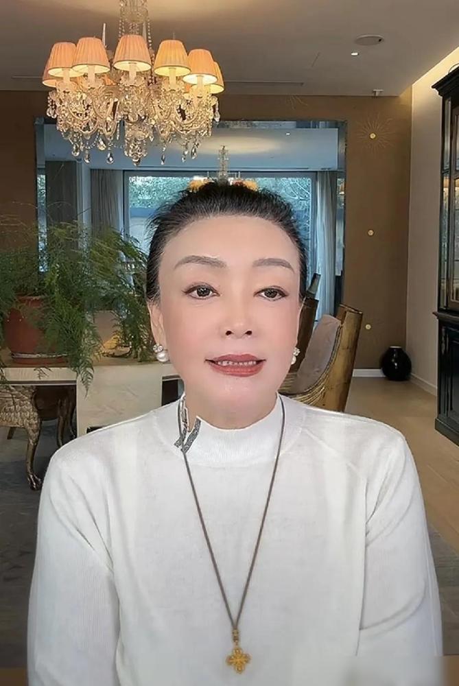 汪小菲现在估计有些无奈。他怎么也不会想到，才刚晒出婚礼奢华，就因连发三文