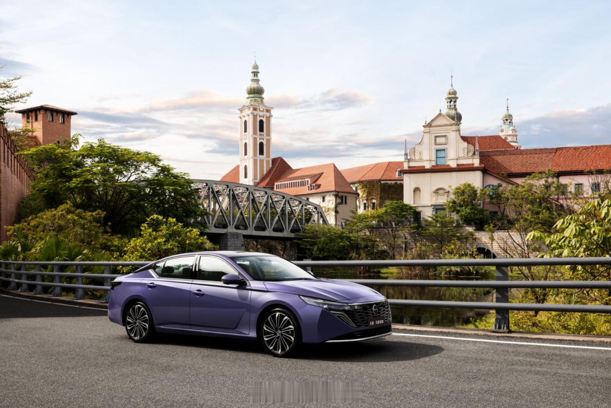 天籁·鸿蒙座舱给燃油车卷出了新方向，我前段时间试了，确实是不一样。很多人觉得“燃