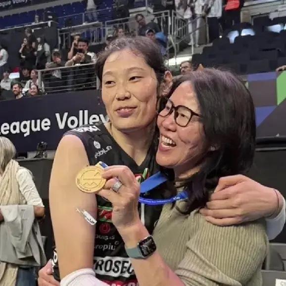 郎平曾经说过：朱婷就像自己的亲闺女一样。我觉得中国女排东京奥运会上第9名，史上