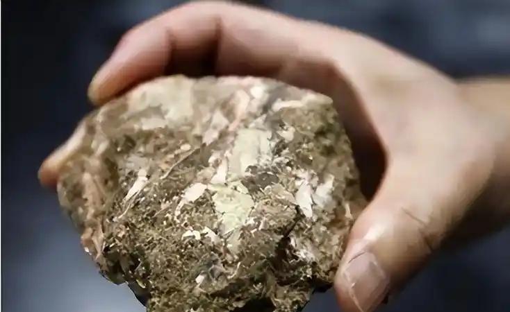 稀土成了中美关系里解不开的死结，中国如果不放开稀土出口，美国就能随时推翻任何之前