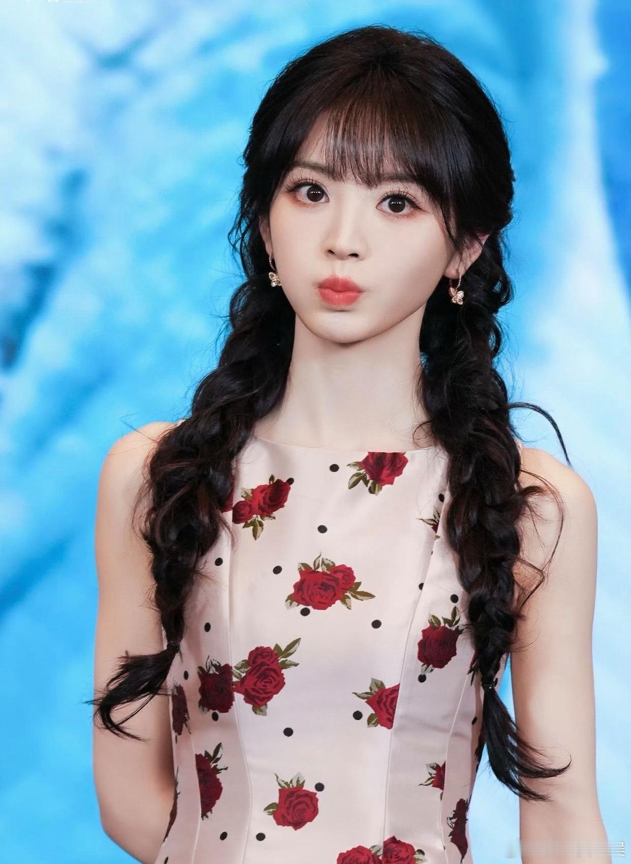 1.王鹤棣与白鹿私下交情不错，巧的是近期二人的路人口碑都出现了下滑的情况。2.