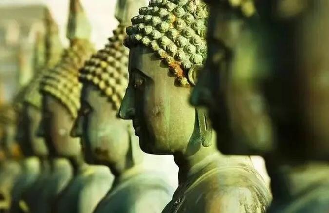 想了下印度湿婆的设定，跳舞宇宙毁灭重生，这就是过春节，湿婆的小鼓🥁弹琴，叉子，