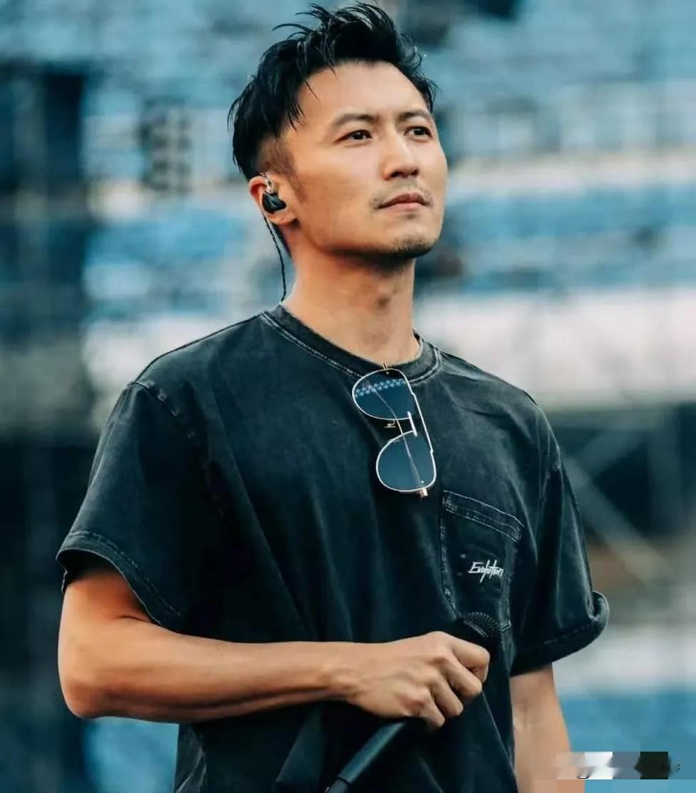 谢霆锋，太低调了8月8日，在王菲57岁生日当天，谢霆锋更新社交动态，令人意外的