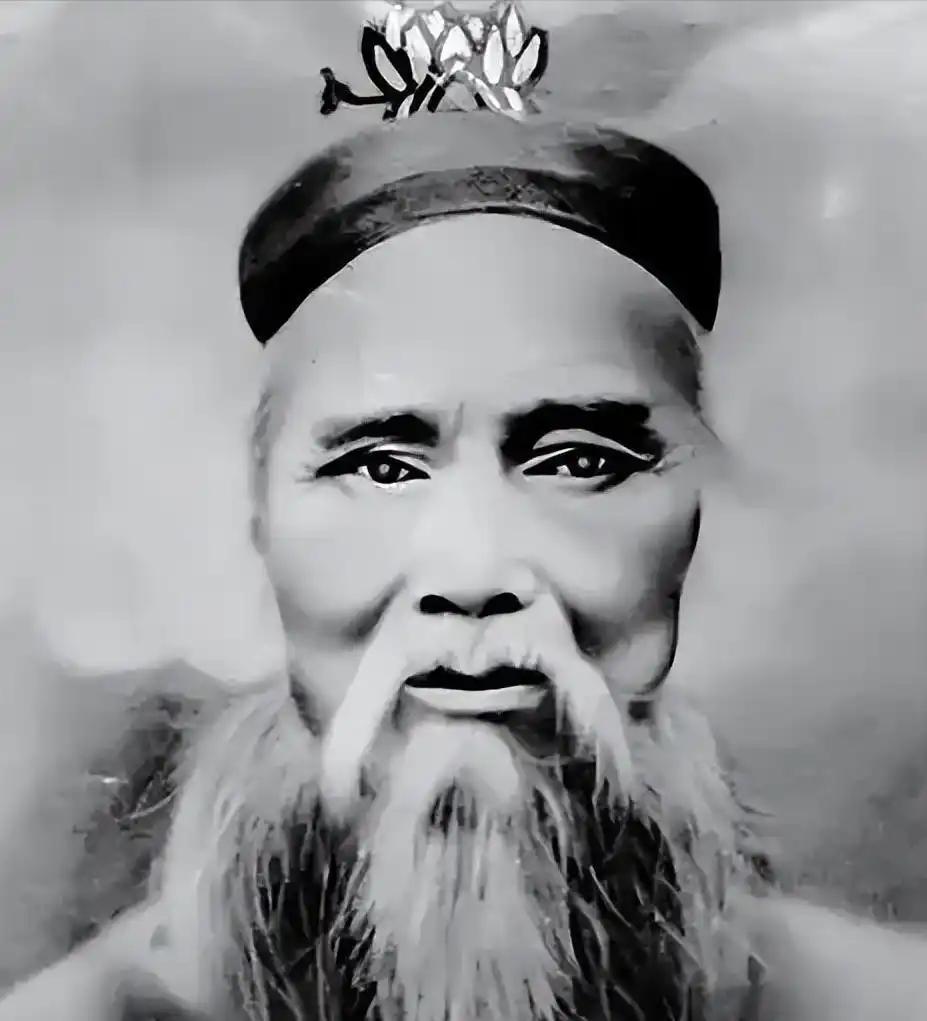 1932年，武当老道遭30多匪徒打劫，喝问：你们脑袋比石头还硬吗？这位老道不