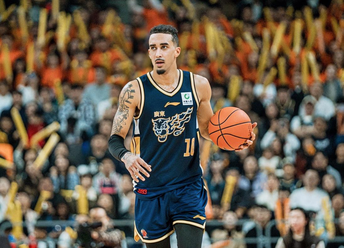 奎因：带不动这帮人，打着打着都没精神了。麦考尔：那么高效，就是不让你上去打，生