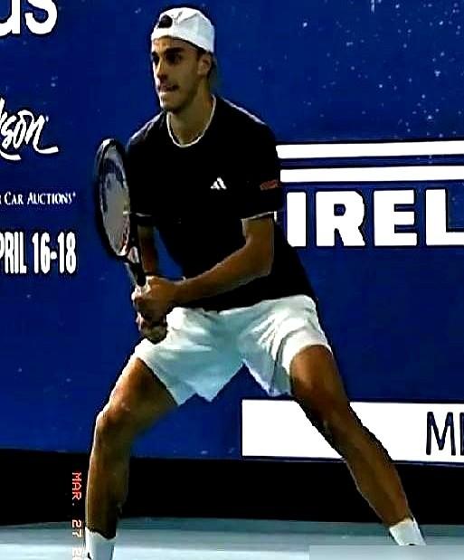 兹维列夫这数据，看着真让人纠结。大满贯赛场上，碰见世界前五，战绩是惨淡的1胜