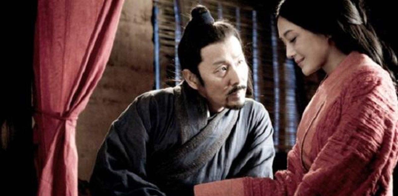 公元前195年，刘邦突然驾崩，陈平跌跌撞撞地跑到灵前，嚎啕大哭。那会儿陈平正