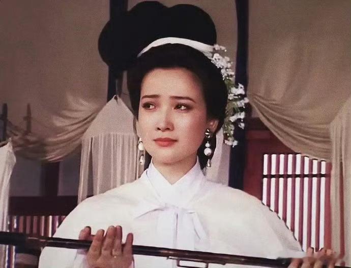 演员何晴去世我勒个去。。。。。。小时候的梦中女神，一路走好🙏🙏🙏