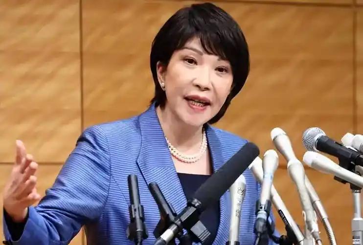 疯了!日本也彻底疯了!上台才4天,那个叫高市早苗的女首相,居然就敢直接警告我们