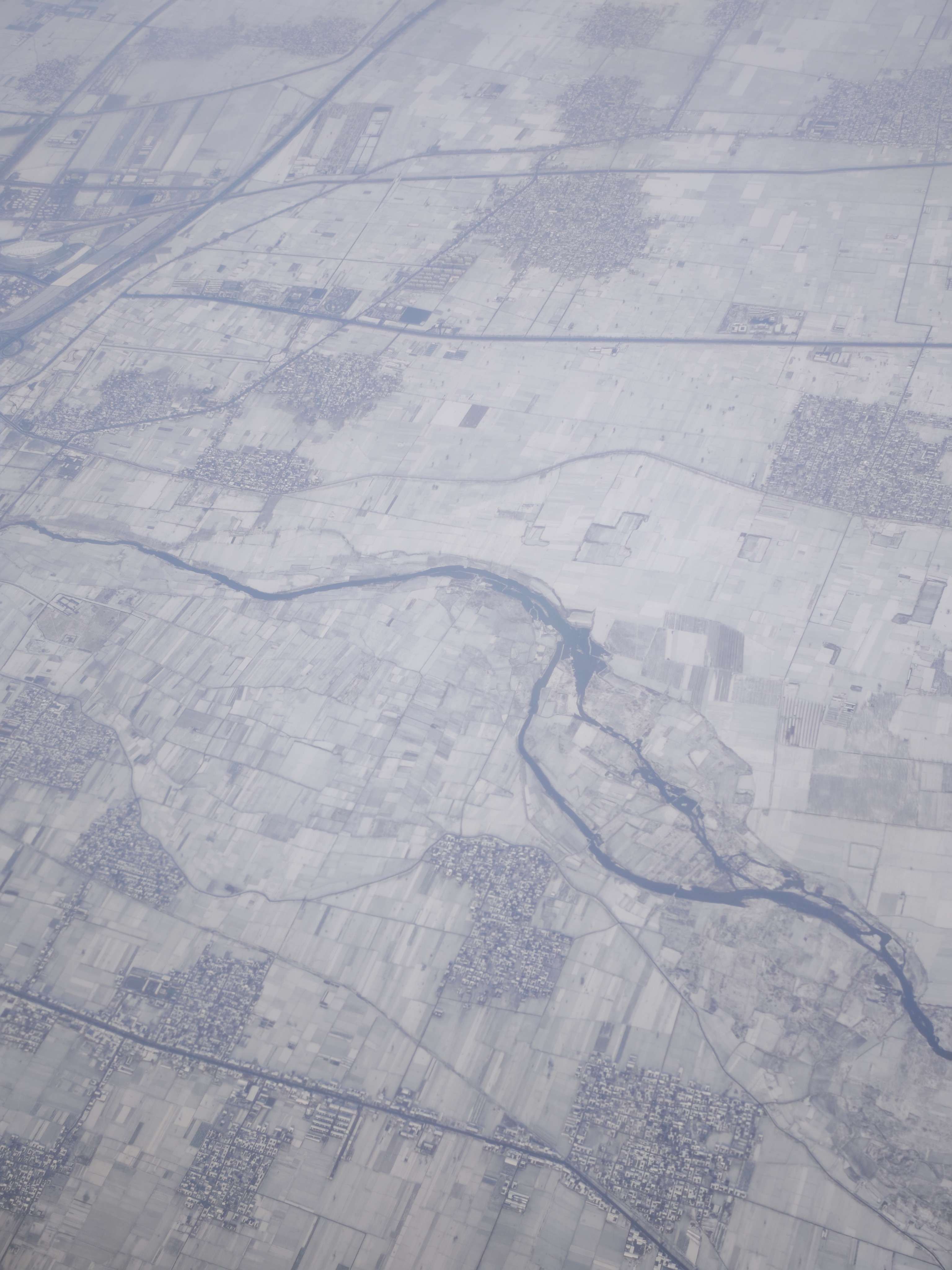 这次北方的大雪够猛，有点千里冰封的意思了，从山东飞到华山快到秦岭，也就是西安附近