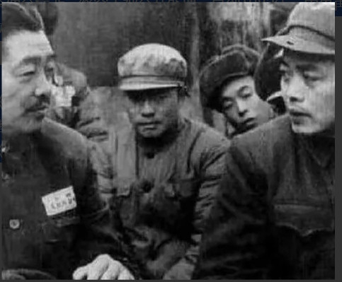 1974年初春，华国锋在中央一次小型会议上突然拍桌子发火，指着李仲公怒斥：“他既