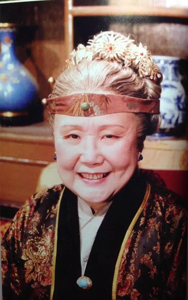 四十年前，通过四年的学习拍摄，有人把《红楼梦》拍成了经典，成为了电视剧拍摄的里程