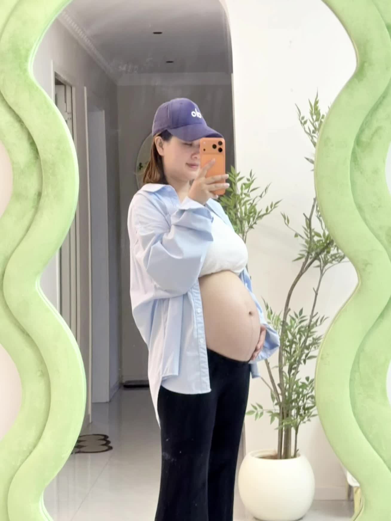 二胎孕29周啦，逐渐进入宝宝的猛涨阶段了，胎动也越来越频繁，珍惜和你合...