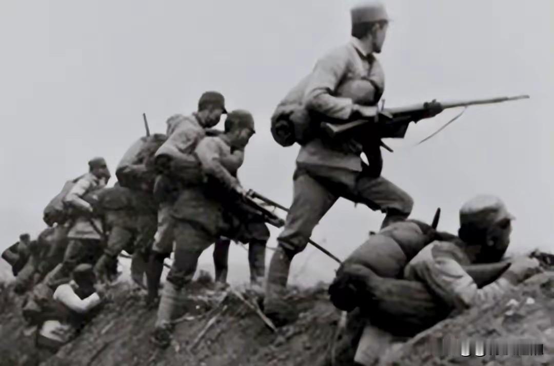 1948年6月，豫东大地战云密布，刚以3.3万伤亡歼敌3.8万的华野，正站在命运