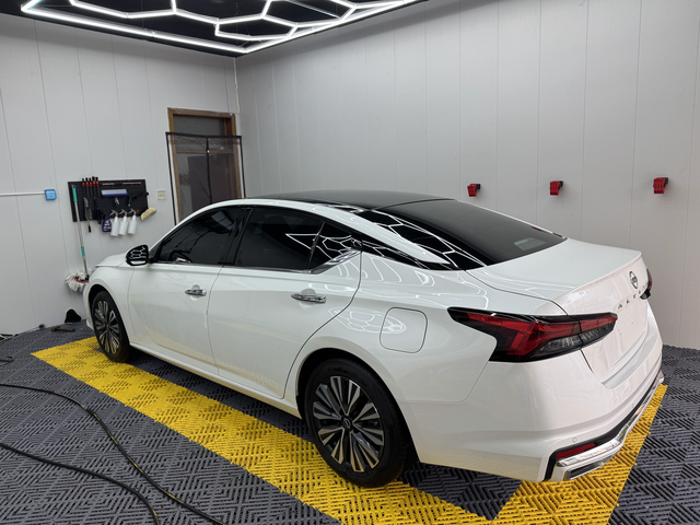 天籁的轮胎隔音最无法忍受的缺点就是四轮轮毂上没有隔音内衬，直接是裸露铁皮，导致