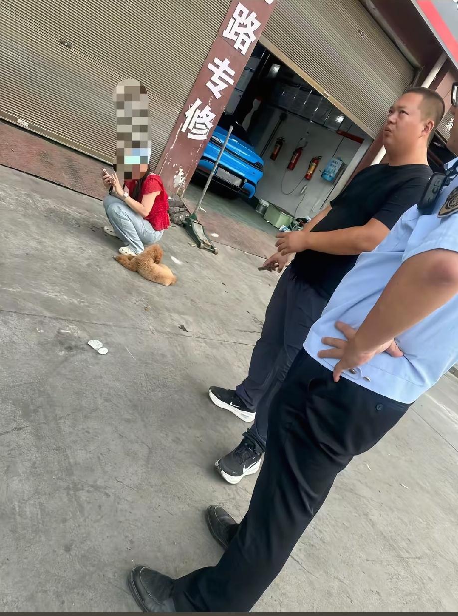 浙江义乌，汽修店老板发视频吐槽:熟人介绍这位某米女车主到我这里贴车衣、修复轮毂，