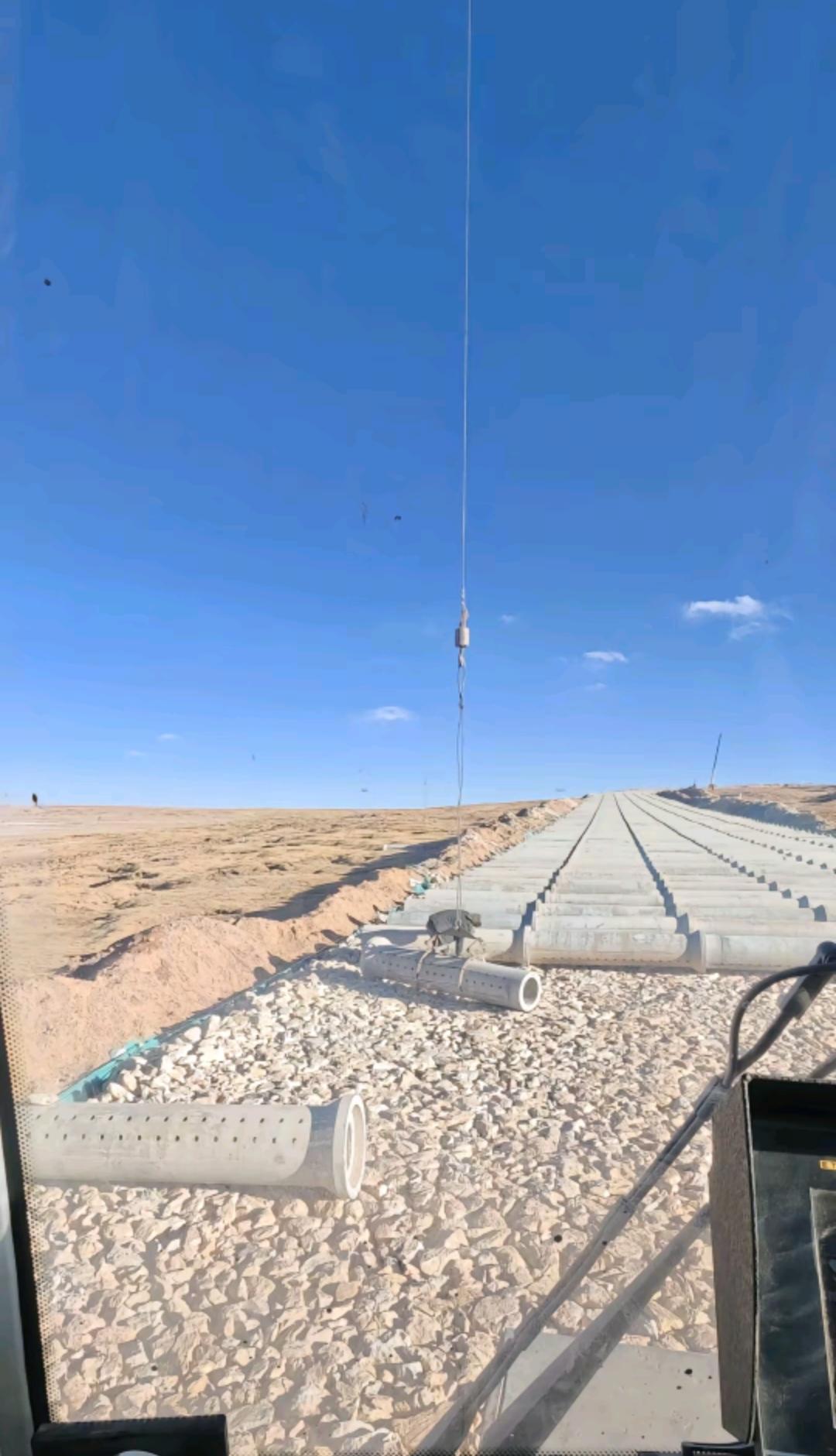 青藏公路用上了通风式路基！这种通风式路基确实是在这么多年总结的基础上发明并运