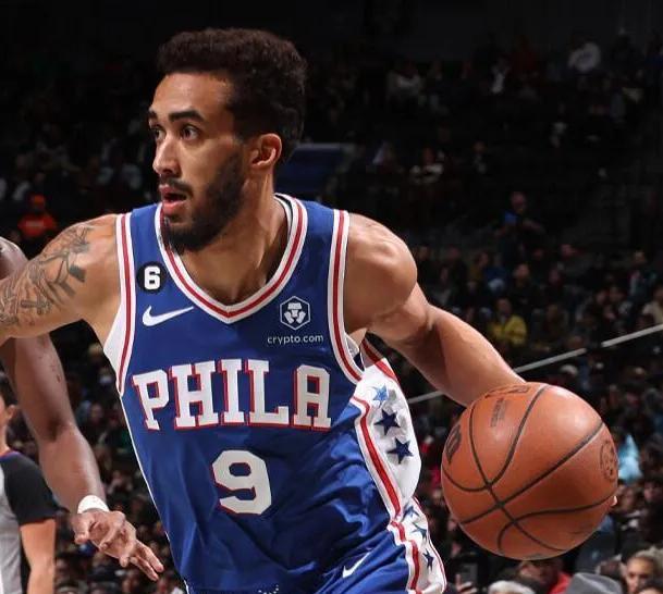 广东队新签的第二位外援前NBA球员特雷弗林奎因，目前已经答应了广东的报价，不出意