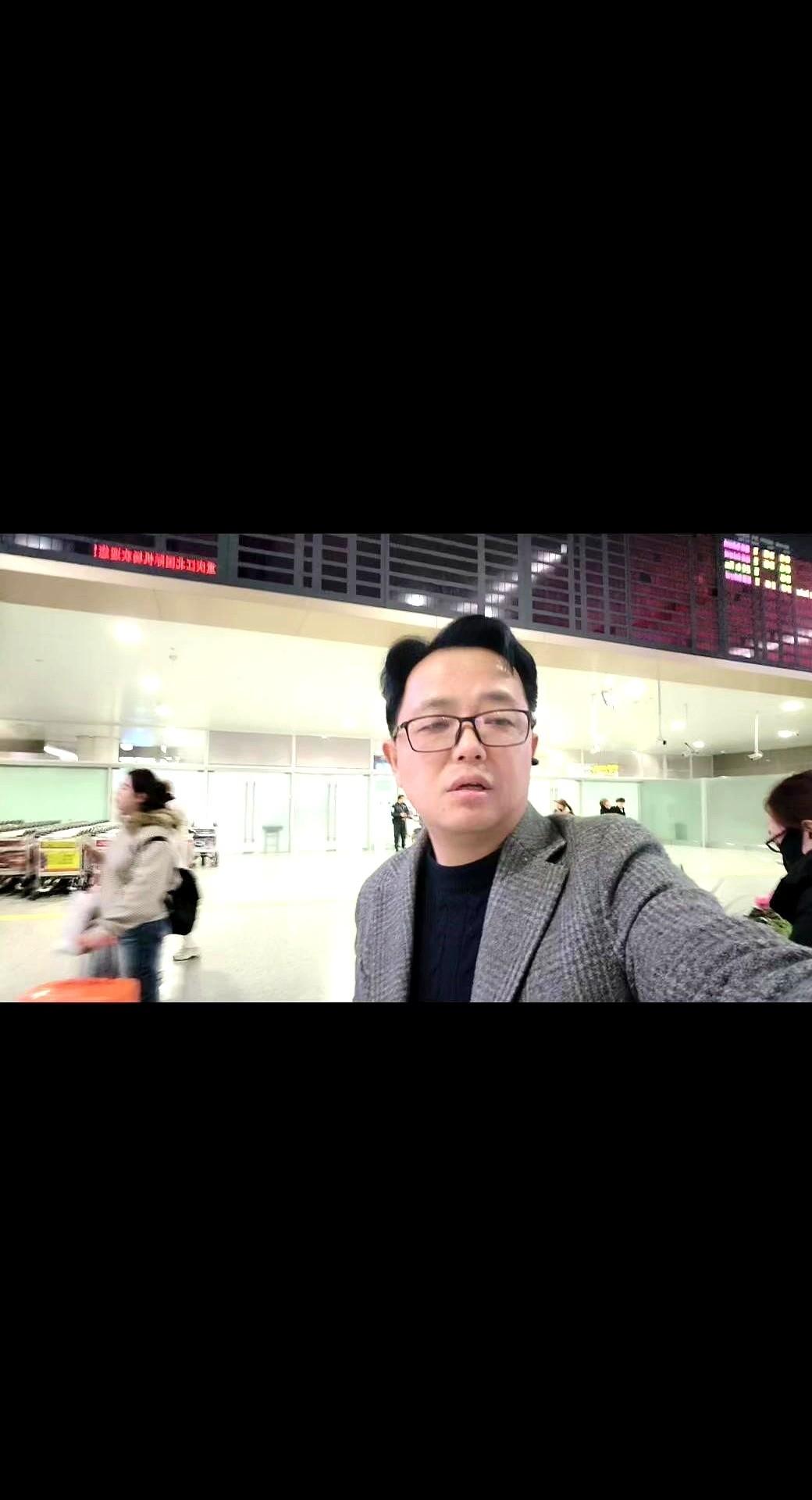 我去，刚从机场回来，接了个从乌鲁木齐过来的朋友，结果我差点以为自己走进了“伤兵营